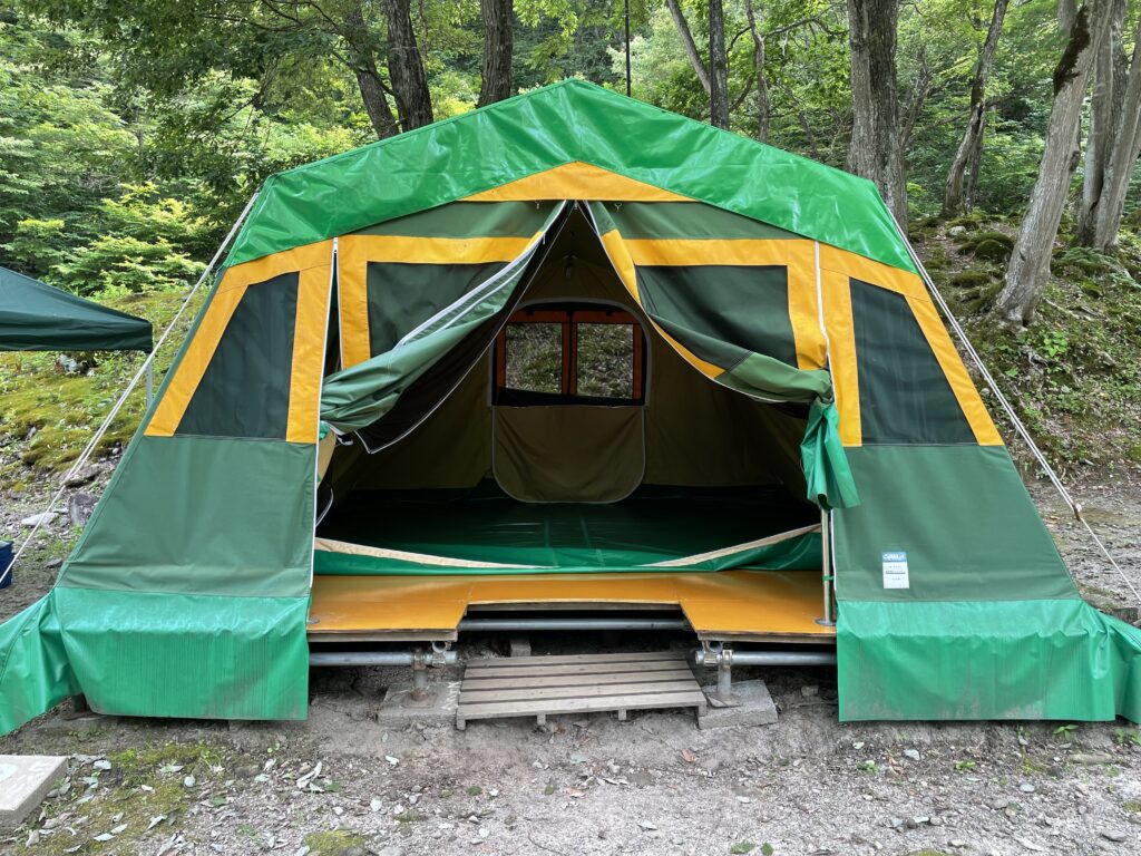 大源太キャニオンキャンプ場常設テント外観